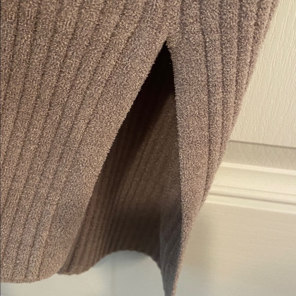 Barefoot Dreams CozyChic Ultra Light Ribbed Zip Up
Poncho XXS/XS Tan New - Picture 6 of 12